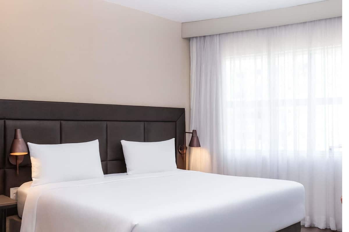 Standard Apartment, 1 Double Bed (Accessible) | Premium bedding, minibar, in-room safe, desk