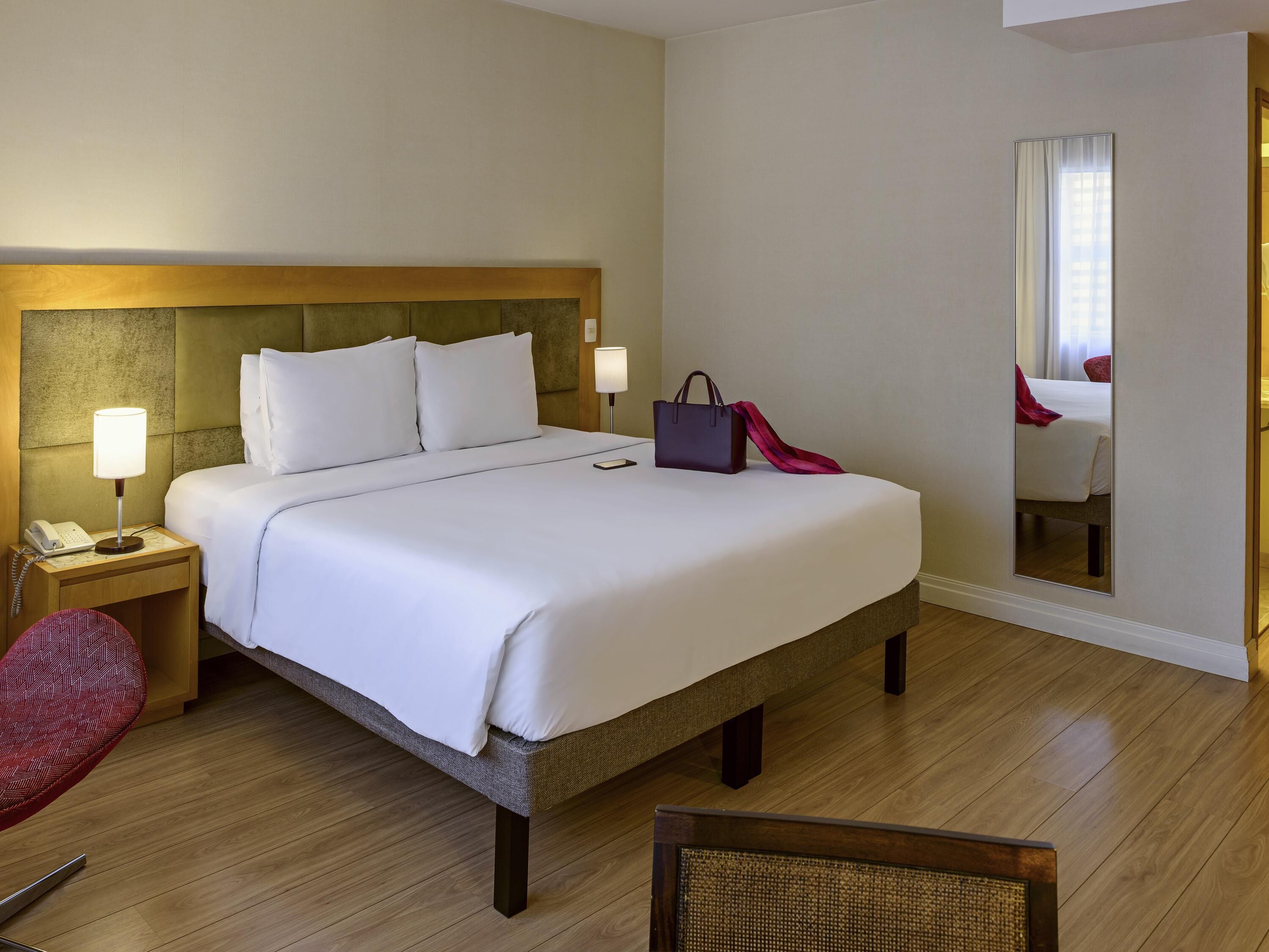 Standaard appartement, 1 tweepersoonsbed | Luxe beddengoed, een minibar, een kluis op de kamer, een bureau