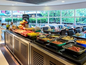 Breakfast, lunch, dinner served; international cuisine