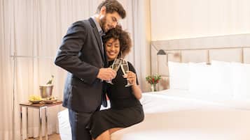 Apartamento standard, 1 cama de casal | Roupas de cama premium, frigobar, cofres nos quartos, escrivaninha