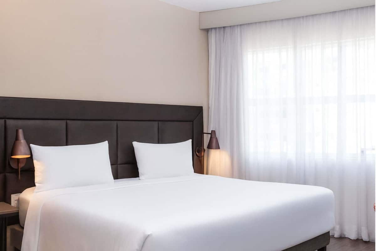 Standard-Apartment, 1 Doppelbett (Accessible) | Hochwertige Bettwaren, Minibar, Zimmersafe, Schreibtisch