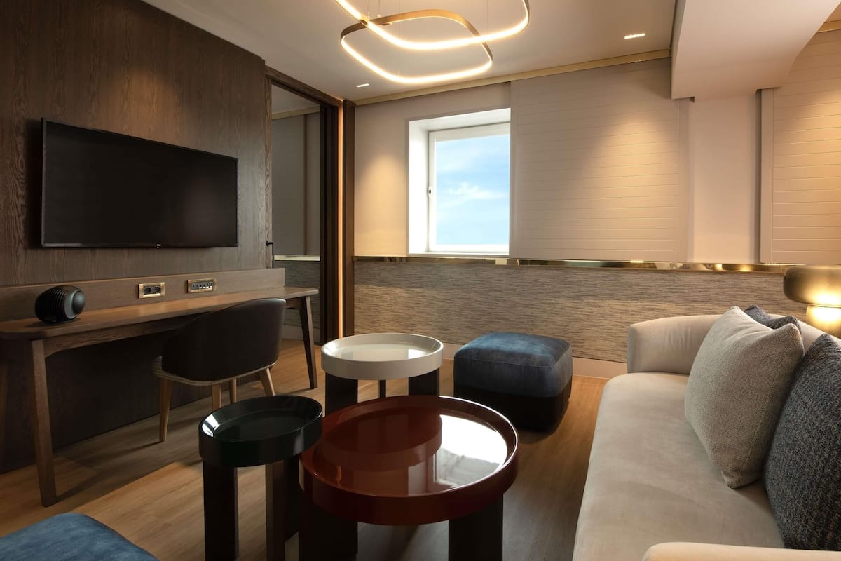 premium bedding, memory-foam beds, in-room safe, desk