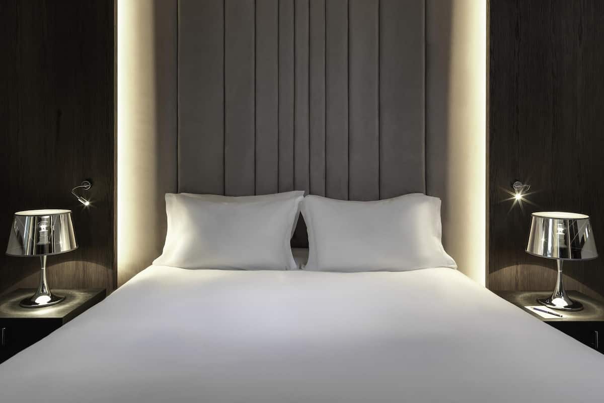 Luxury Room, 1 Queen Bed | Premium bedding, memory foam beds, in-room safe, desk