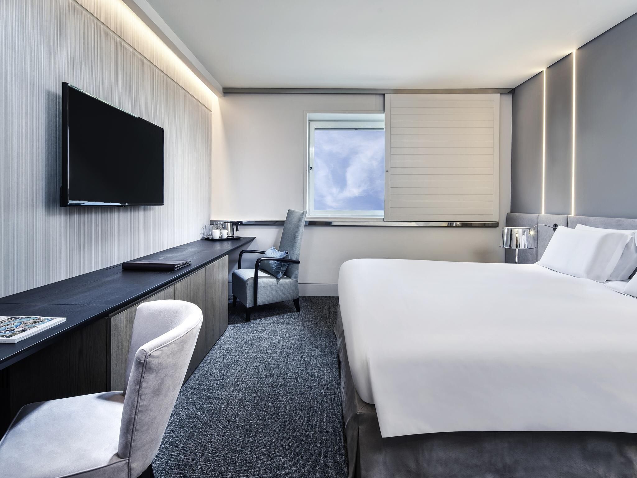 Superior Room, 1 Queen Bed | Premium bedding, memory foam beds, in-room safe, desk