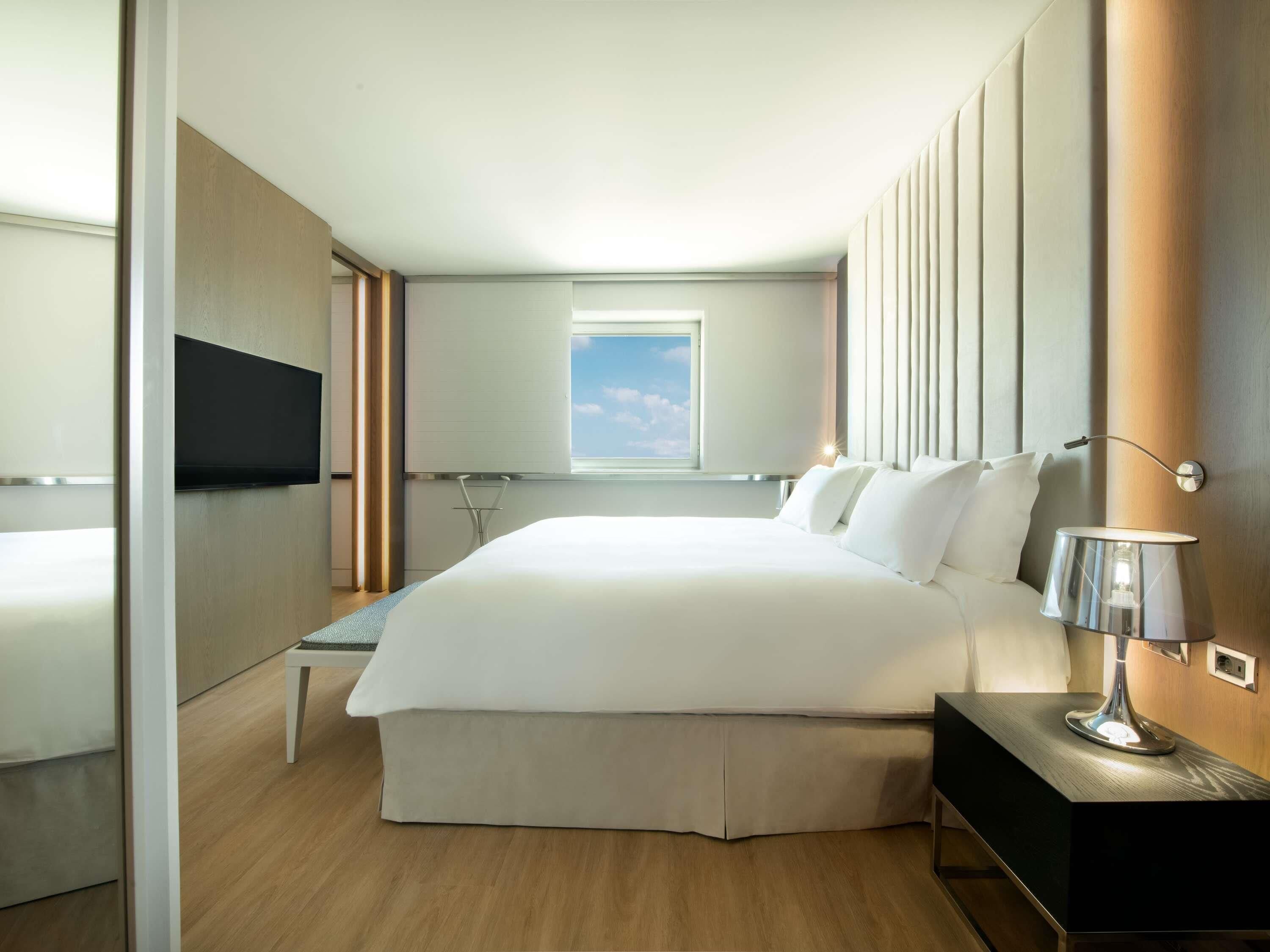 Suite Club, 1 cama King size (Club Lounge Access, Living Room) | Ropa de cama de alta calidad y camas con efecto memoria 