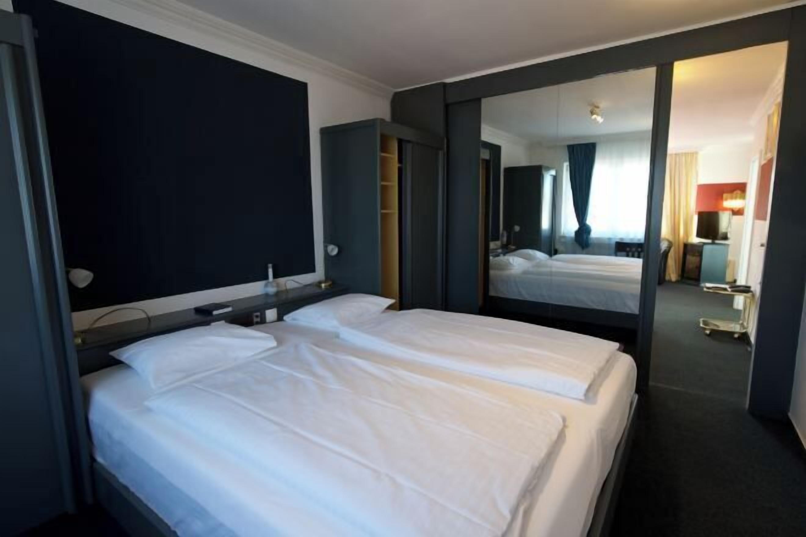 Allergitestet sengetøy, minibar, skrivebord og blendingsgardiner