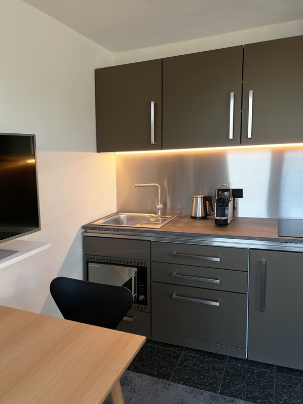 Deluxe Double Room, Ensuite (Apartment) | Private kitchen