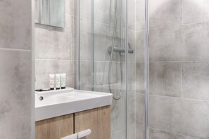 Free toiletries, hair dryer, towels - Hôtel Léman Opéra (Paris)