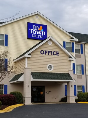 Front of property - InTown Suites Extended Stay Tuscaloosa AL - University of Alabama (Tuscaloosa)