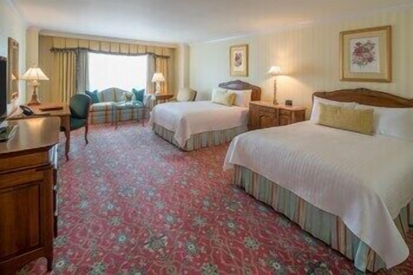 Premium bedding, down comforters, minibar, in-room safe
