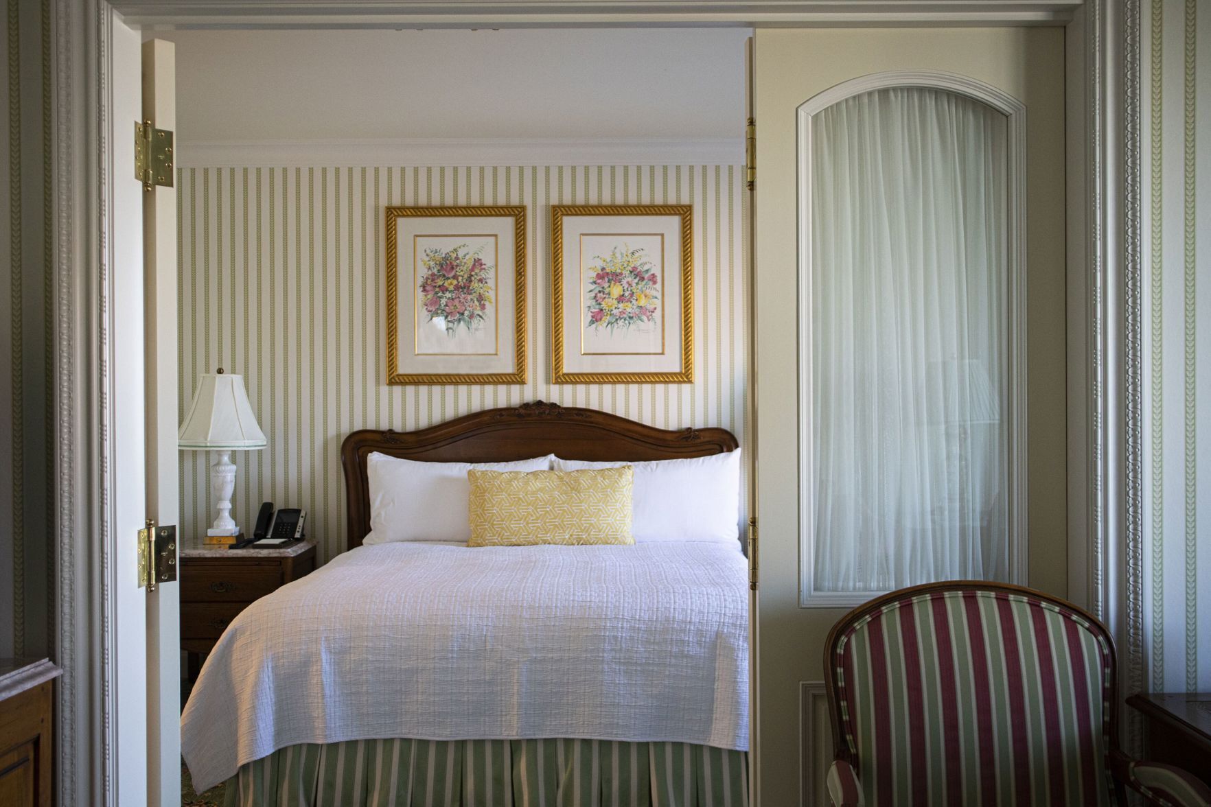 Premium bedding, down comforters, minibar, in-room safe