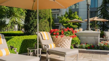 Sisäuima-allas, kauden mukainen ulkouima-allas, ilmaisia cabañoita