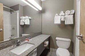 Combined shower/bathtub, hair dryer, towels