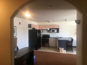 Suite exécutive, 1 grand lit, cuisine | Bureau, lit de bébé (gratuit), lit d’appoint (supplément)