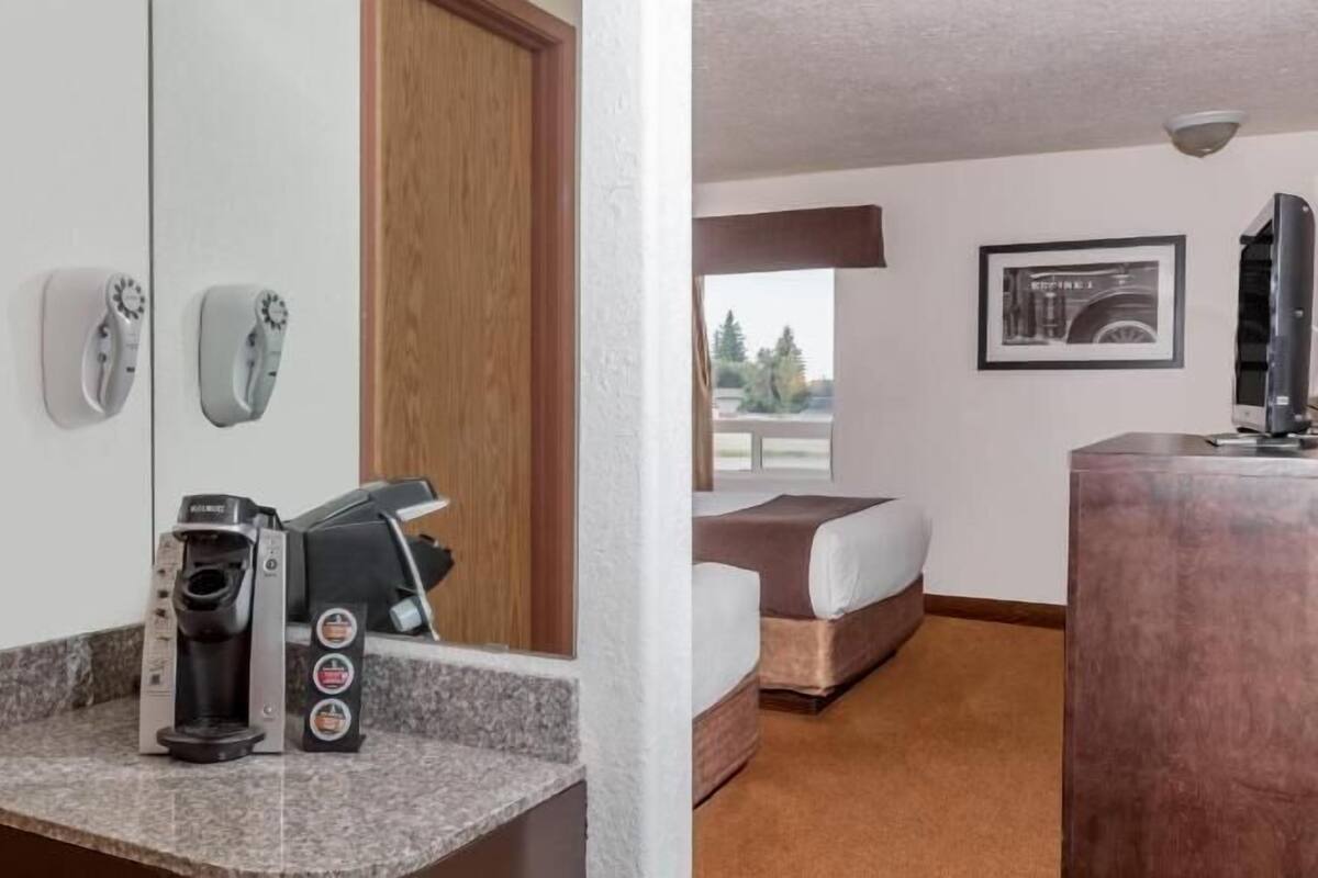 Desk, cots/infant beds, rollaway beds, free WiFi