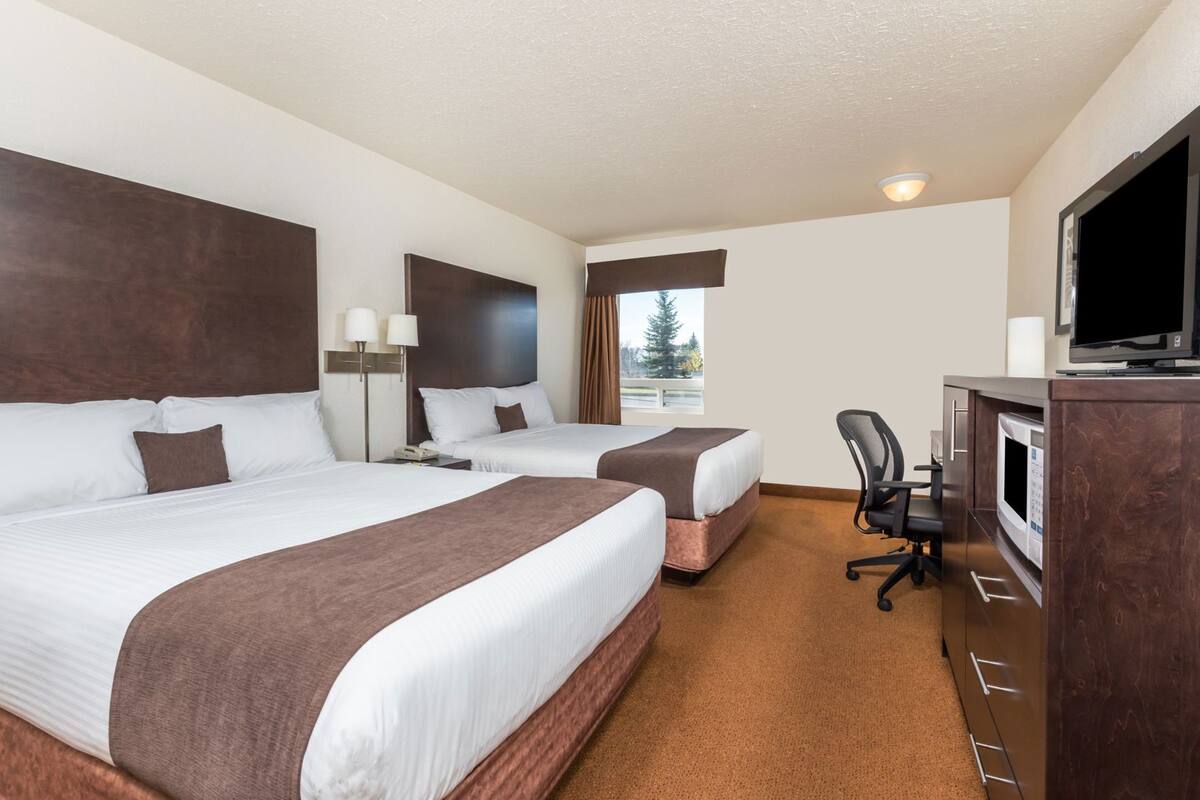 Desk, cots/infant beds, rollaway beds, free WiFi