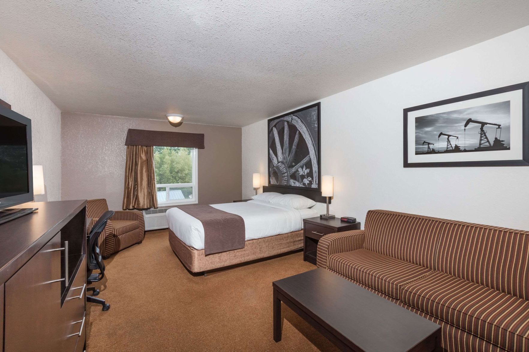 Desk, cots/infant beds, rollaway beds, free WiFi