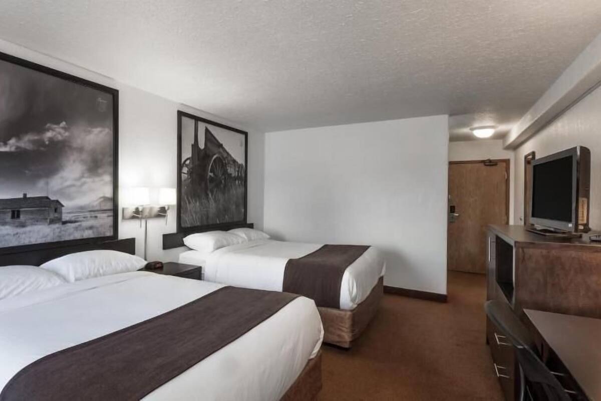 Desk, cots/infant beds, rollaway beds, free WiFi