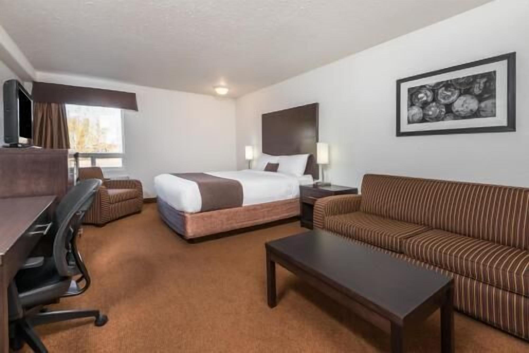 Desk, cots/infant beds, rollaway beds, free WiFi