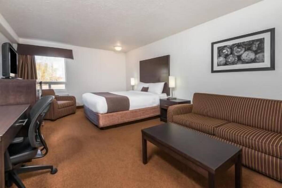 Desk, cots/infant beds, rollaway beds, free WiFi