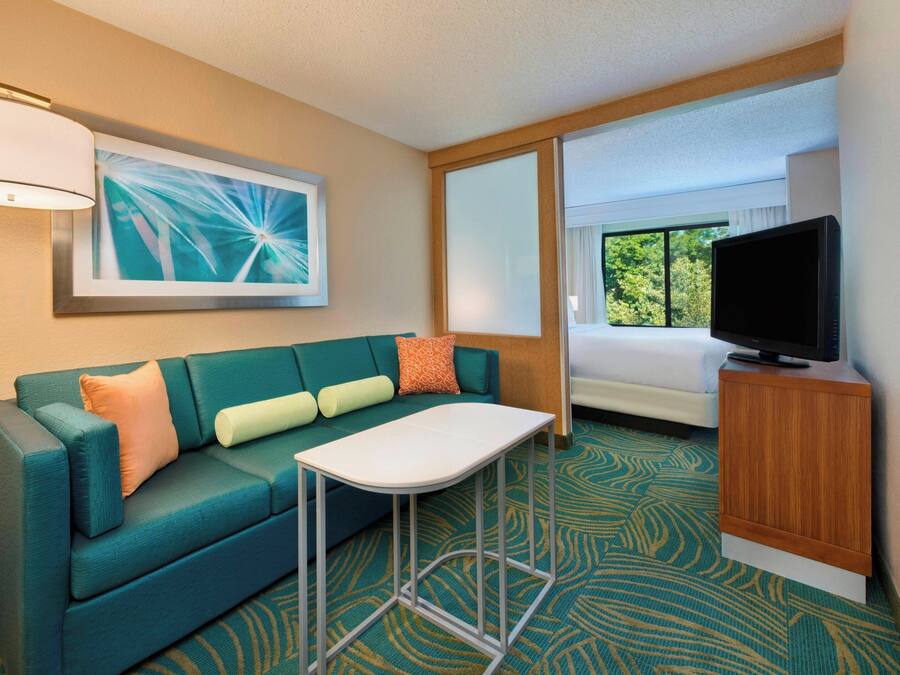 Suite, 1 kingsize bed met slaapbank | Een bureau, een strijkplank/strijkijzer, gratis babybedden, gratis wifi