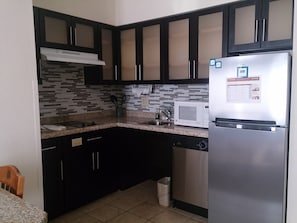 Full-size fridge, microwave, coffee/tea maker, cookware/dishes/utensils