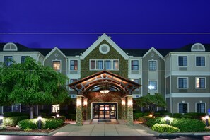 Exterior - Staybridge Suites Columbus-Airport by IHG (Columbus)