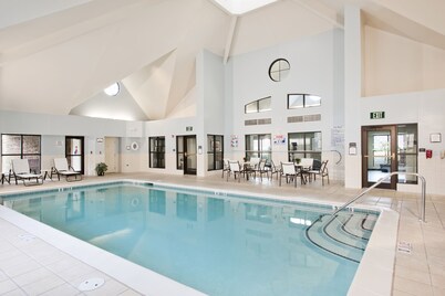 Staybridge Suites Charlotte Ballantyne by IHG
