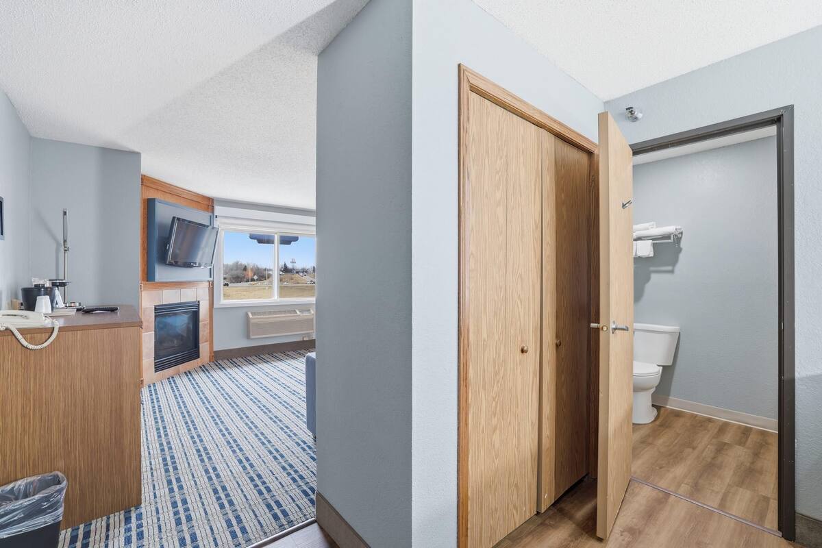 Suite Premier, 1 trĂšs grand lit, non-fumeur | Lit avec matelas Ă plateau-coussin, bureau