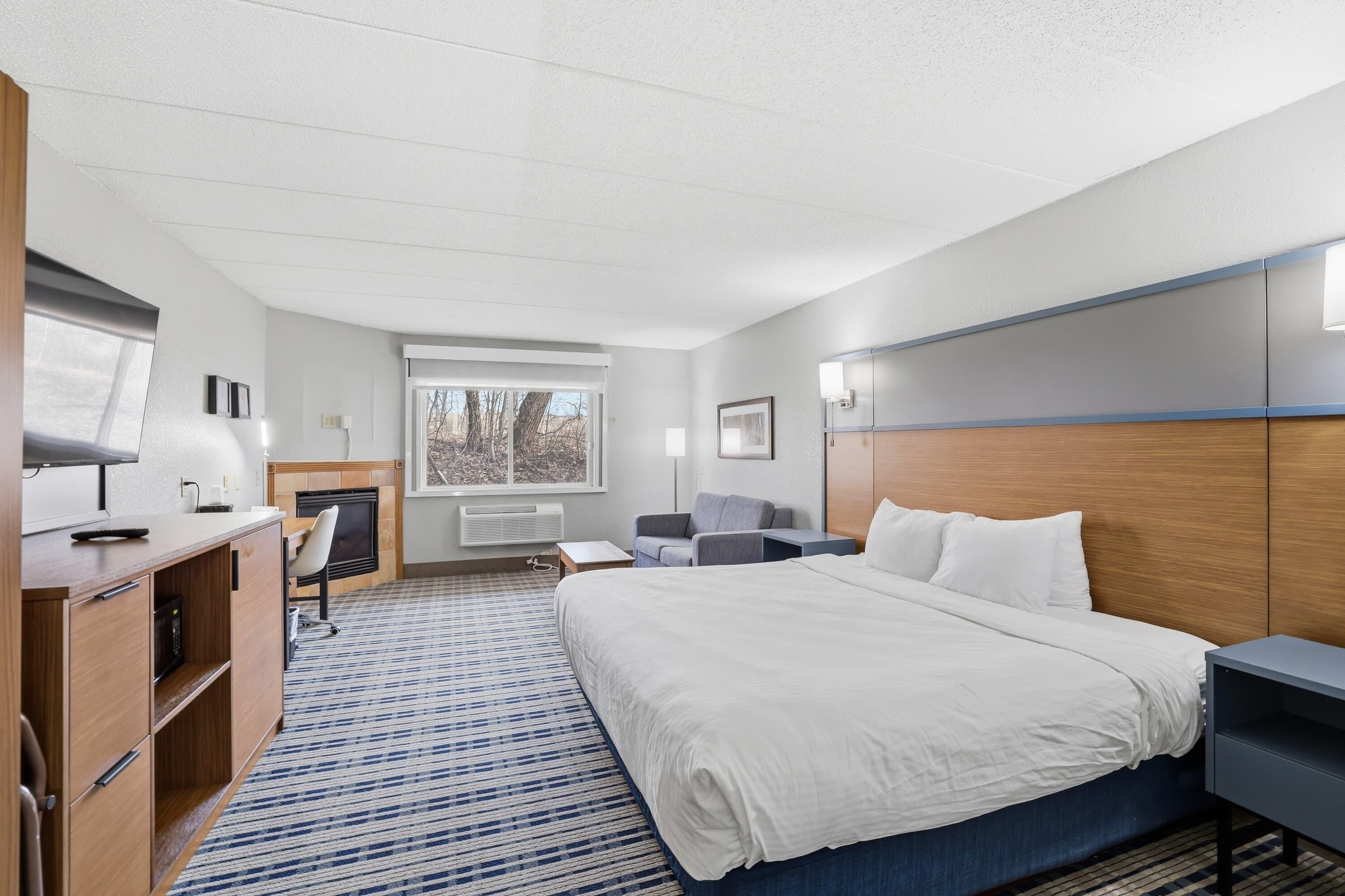 Suite Deluxe, 1 très grand lit, non-fumeur | Lit avec matelas à plateau-coussin, bureau