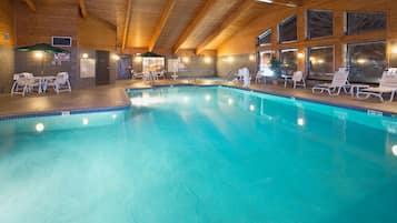 Indoor pool, sun loungers