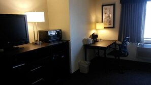 Studio, 1 Queen Bed with Sofa bed, Non Smoking