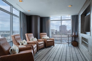 1 bedroom, in-room safe, desk, blackout curtains