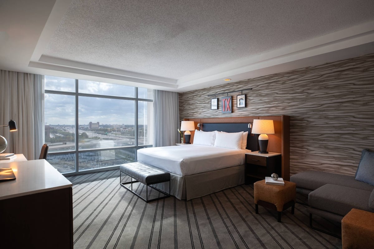 1 bedroom, in-room safe, desk, blackout curtains