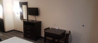 Red Roof Inn & Suites Houston - Humble/IAH Airport