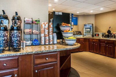 Comfort Inn East