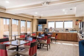 Café da manhã com buffet grátis todos os dias