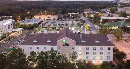 Holiday Inn Express & Suites Columbia-I-26 @ Harbison Blvd by IHG