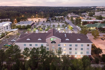 Holiday Inn Express & Suites Columbia-I-26 @ Harbison Blvd by IHG