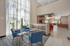 Lobby sitting area - Holiday Inn Express - Balloon Fiesta Park by IHG (Albuquerque)