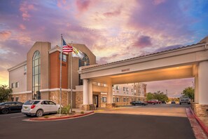 Front of property - Holiday Inn Express - Balloon Fiesta Park by IHG (Albuquerque)