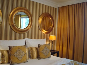 Dobbeltrom – superior | Allergitestet sengetøy, individuelt dekorert og skrivebord