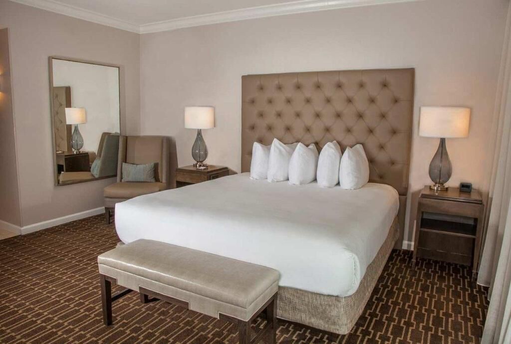 Premium bedding, in-room safe, desk, laptop workspace