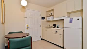 Full-sized fridge, microwave, stovetop, coffee/tea maker