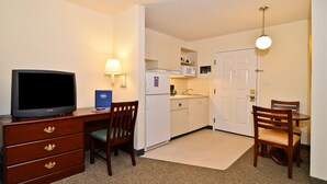 A compact hotel room with a kitchenette, a television, a desk, and a dining area. - Studio 6 Extended Stay - Myrtle Beach, SC (Myrtle Beach)