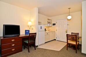 43-inch flat-screen TV with cable channels, TV - Studio 6 Myrtle Beach, SC (Myrtle Beach)