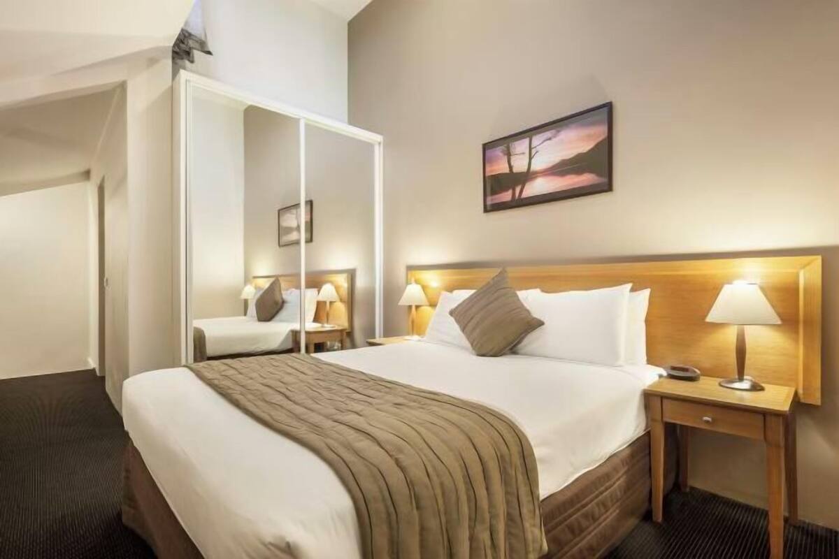 Hypo-allergenic bedding available, in-room safe, desk, laptop workspace