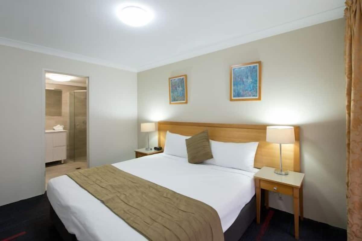 Hypo-allergenic bedding available, in-room safe, desk, laptop workspace