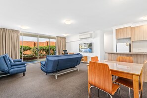 1 bedroom, in-room safe, desk, laptop workspace