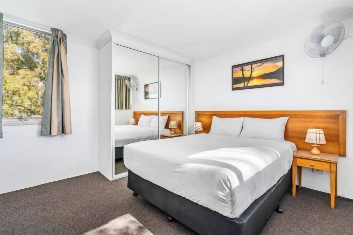 Hypo-allergenic bedding available, in-room safe, desk, laptop workspace